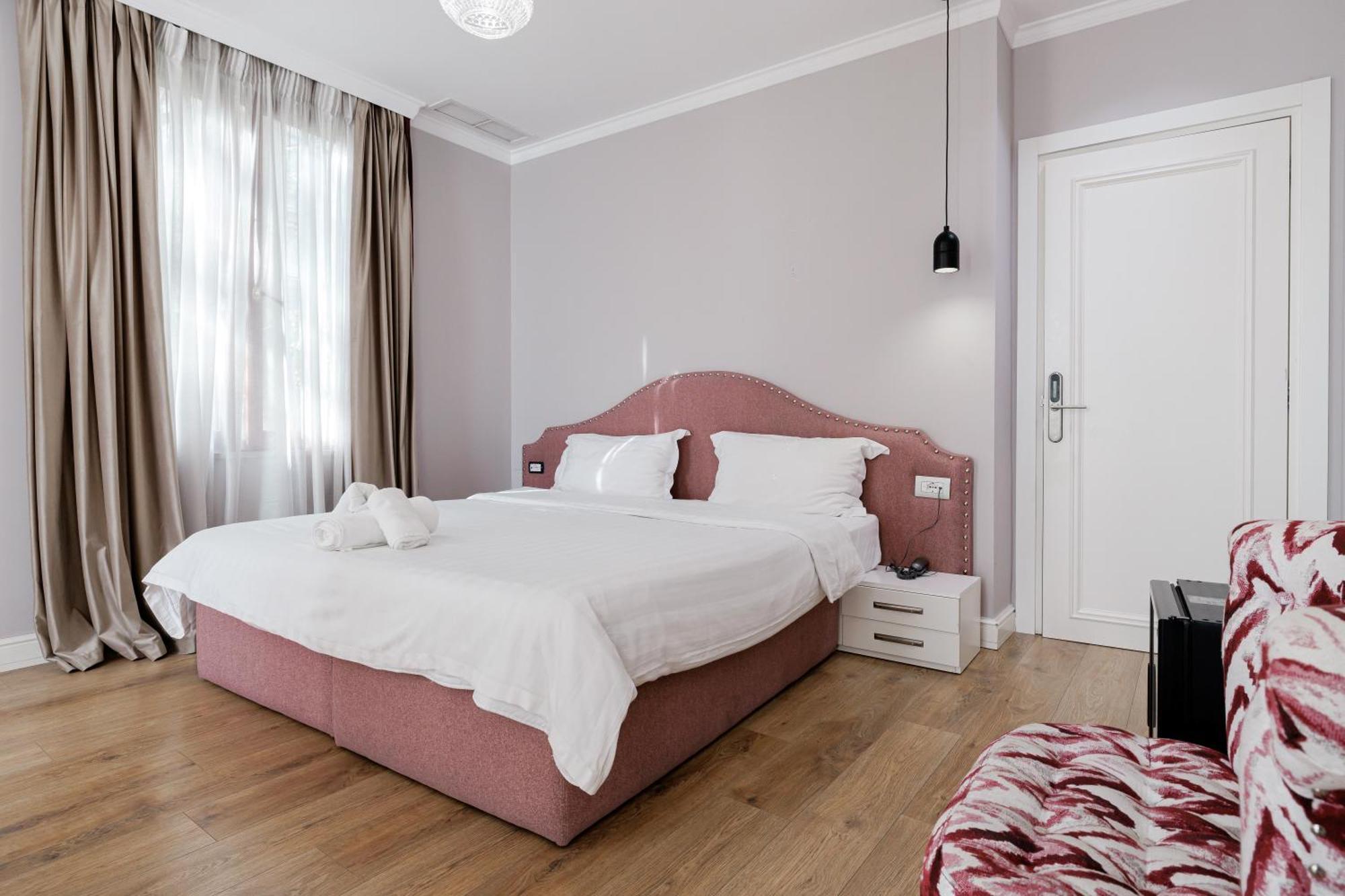Boutique Hotel Whisky Tirana Buitenkant foto