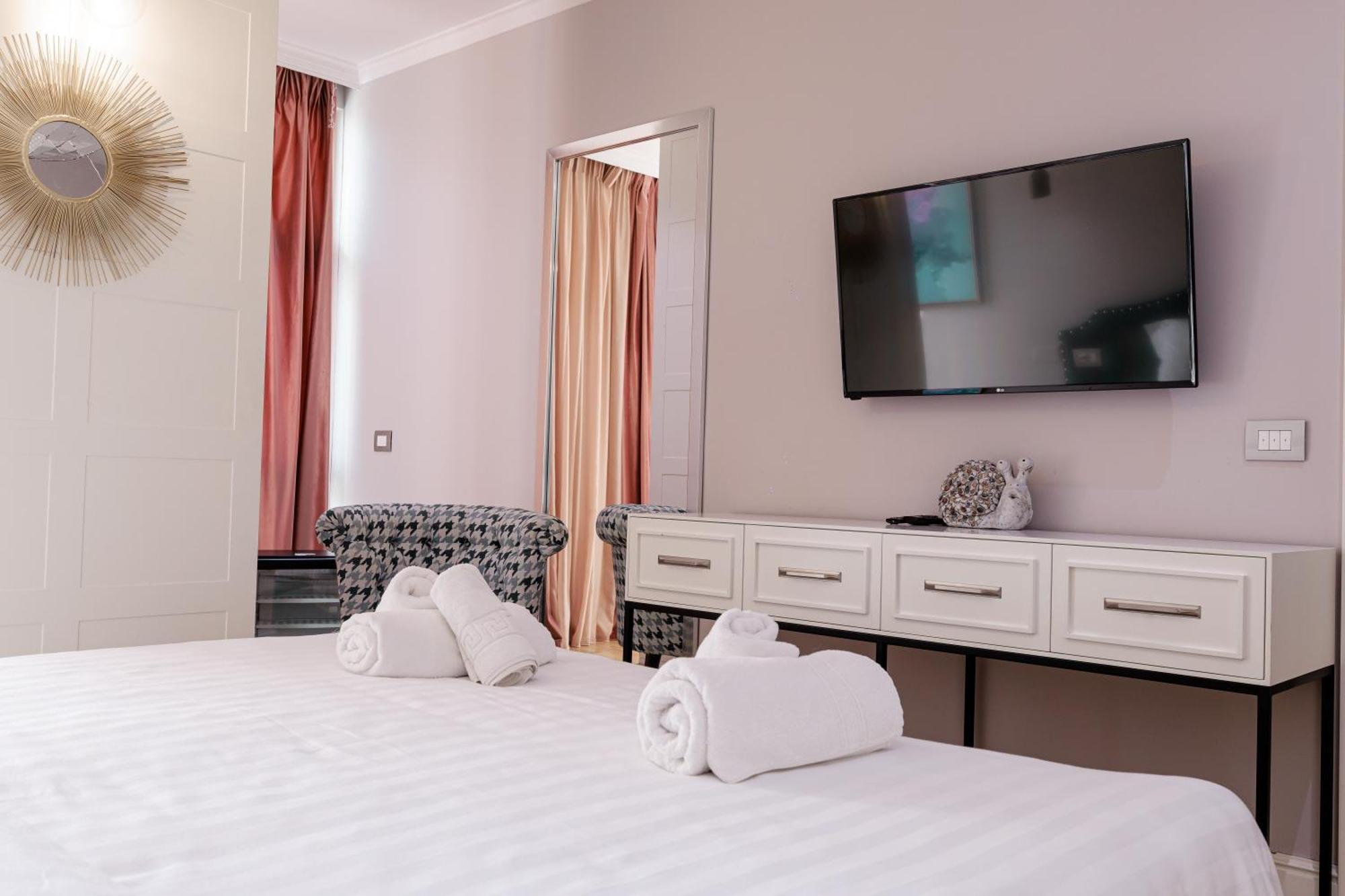 Boutique Hotel Whisky Tirana Buitenkant foto